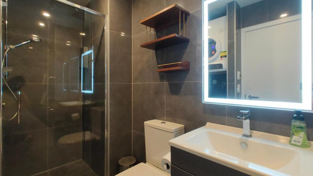 Azeroth - Comfy & Artistic In Newmarket *