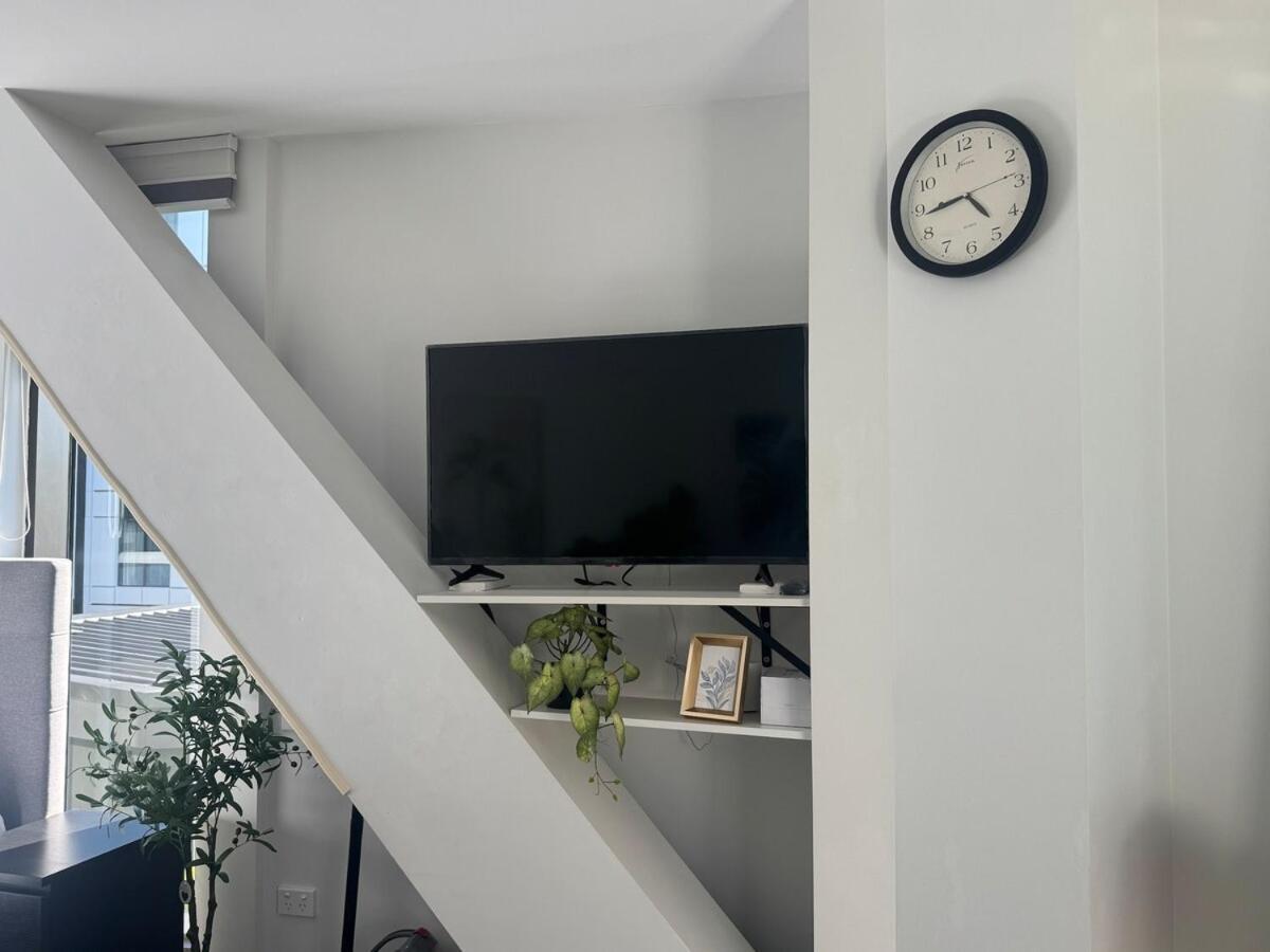 Azeroth - Comfy & Artistic In Newmarket Apartment
