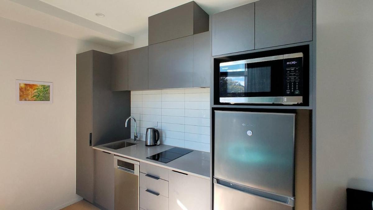 Azeroth - Comfy & Artistic In Newmarket Auckland