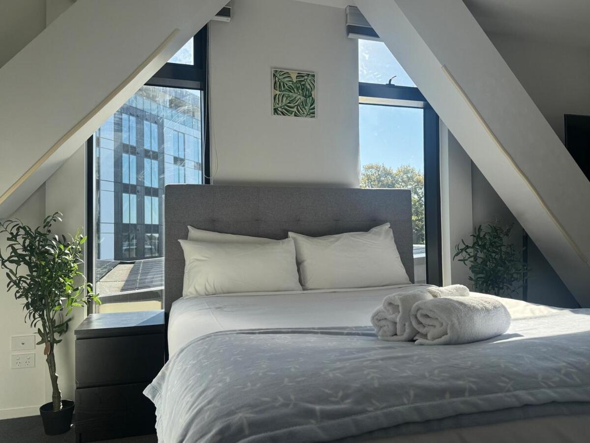 Azeroth - Comfy & Artistic In Newmarket *
