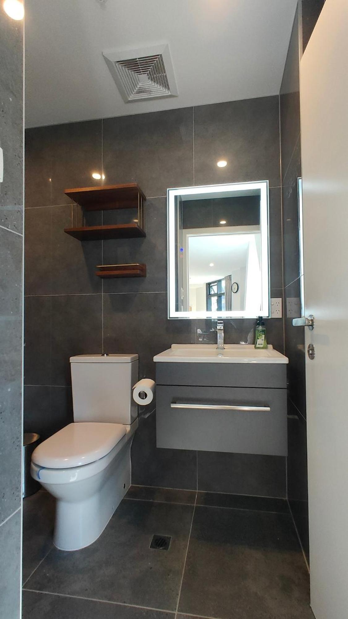 Azeroth - Comfy & Artistic In Newmarket *