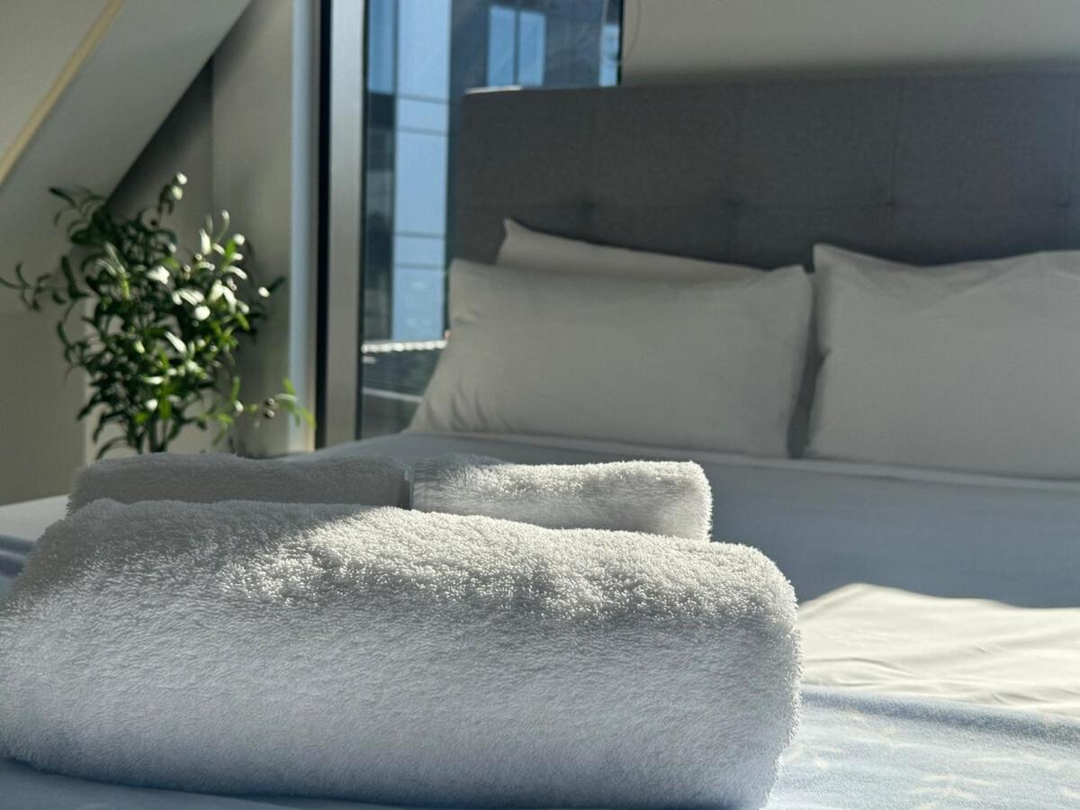 Apartment Azeroth - Comfy & Artistic In Newmarket *
