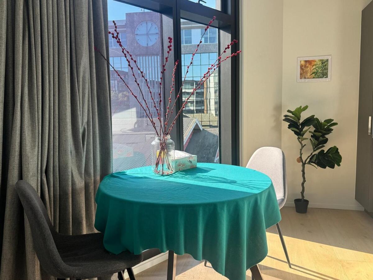 Apartment Azeroth - Comfy & Artistic In Newmarket Auckland