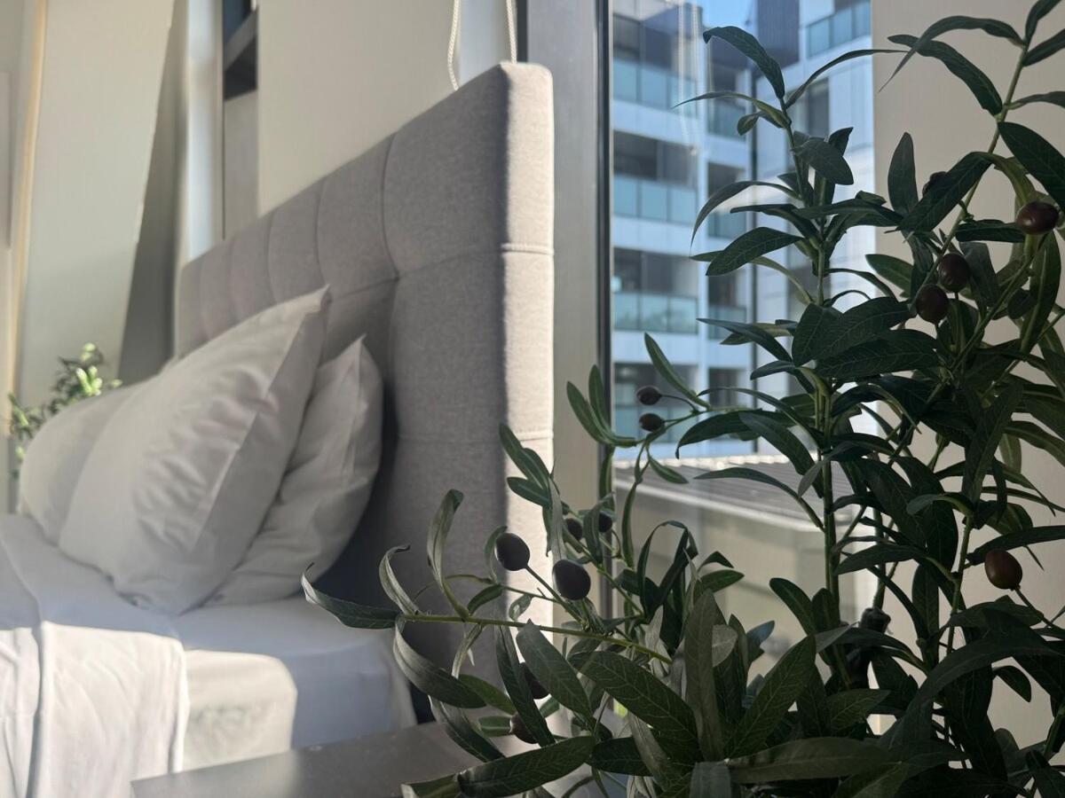 Azeroth - Comfy & Artistic In Newmarket Apartment